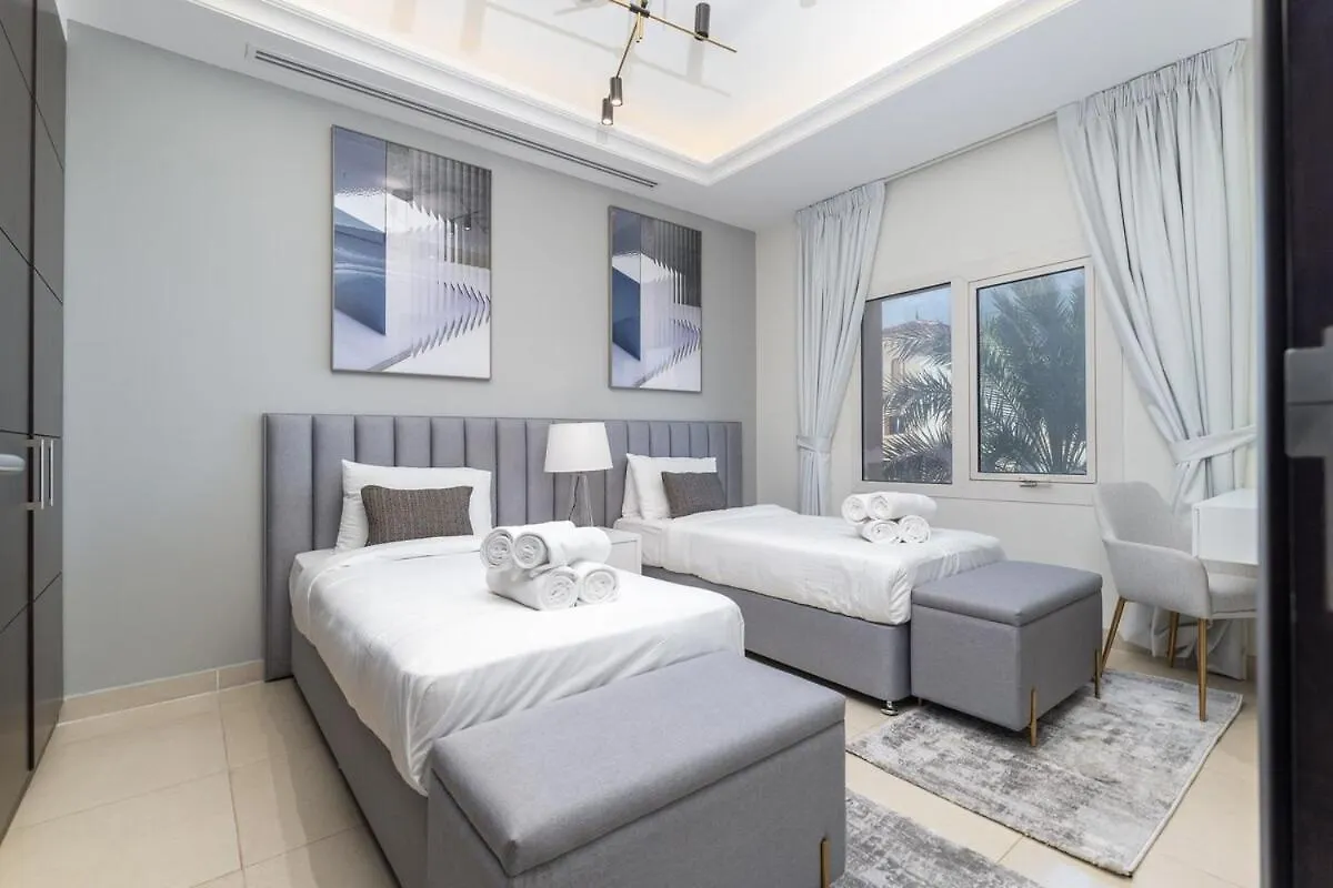 Sophisticated 4-Bedrooms Villa In Jumeirah Golf Estates Offers Access To Golf Course! Dubai
