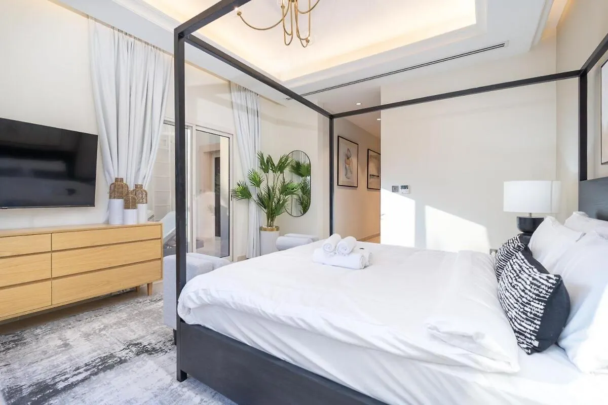 Sophisticated 4-Bedrooms Villa In Jumeirah Golf Estates Offers Access To Golf Course! Dubai