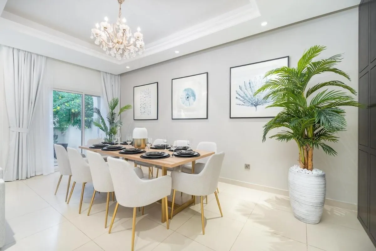 Sophisticated 4-Bedrooms Villa In Jumeirah Golf Estates Offers Access To Golf Course! Dubai Holiday home