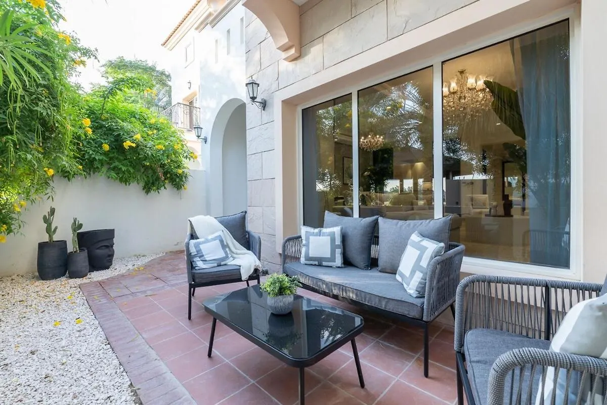 Sophisticated 4-Bedrooms Villa In Jumeirah Golf Estates Offers Access To Golf Course! Dubai Holiday home