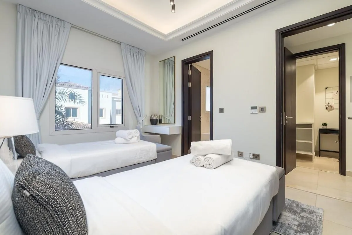 Sophisticated 4-Bedrooms Villa In Jumeirah Golf Estates Offers Access To Golf Course! Dubai 0*,  United Arab Emirates
